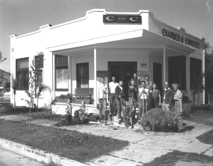 A group of people stands outside the low Escondido Chamber of Commerce building around 1951.